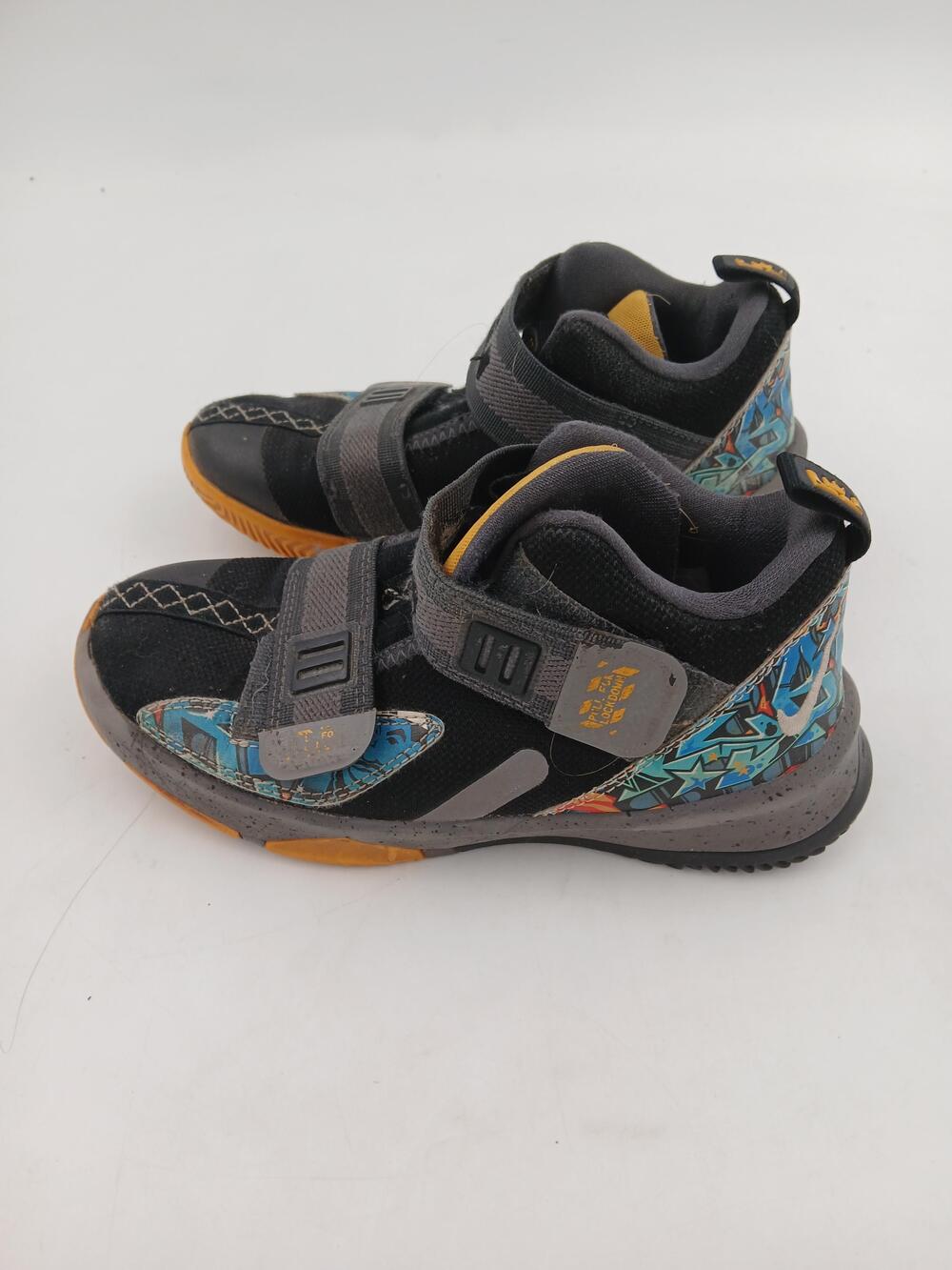 Nike LeBron Basketball Shoes Sneakers Youth Size 2Y Black Gray Strap AR7588-070
